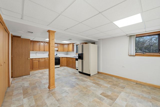 8920 Emerald Court, Hickory Hills, IL 60457