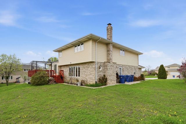 8920 Emerald Court, Hickory Hills, IL 60457