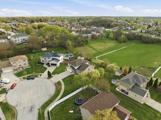 8920 Emerald Court, Hickory Hills, IL 60457