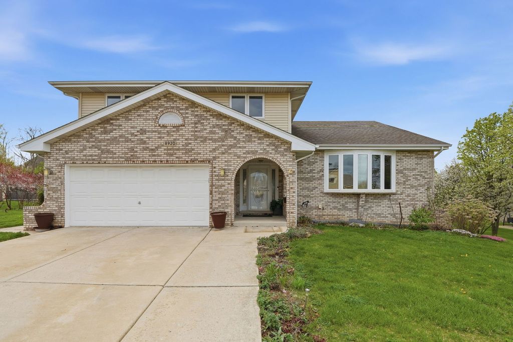 8920 Emerald Court, Hickory Hills, IL 60457