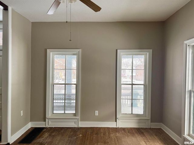 609 5TH Avenue S, Clinton, IA 52732