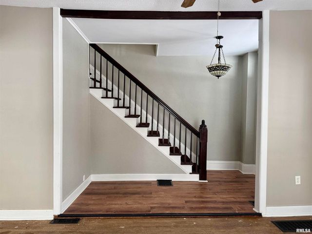 609 5TH Avenue S, Clinton, IA 52732