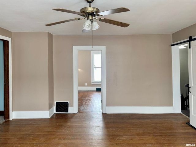 609 5TH Avenue S, Clinton, IA 52732