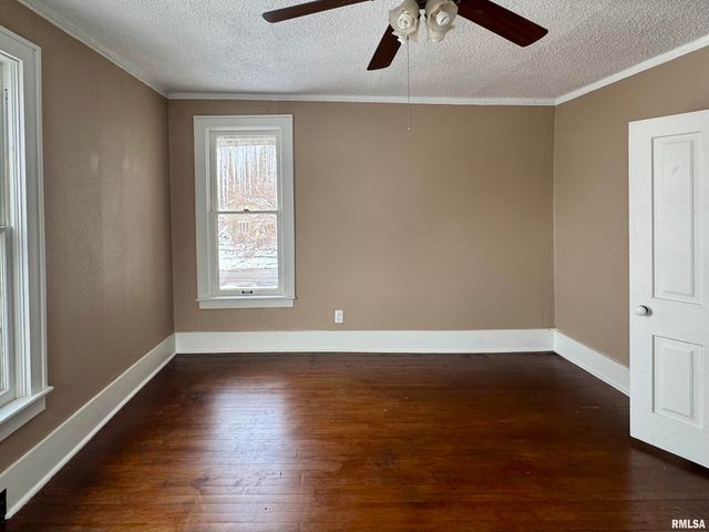 609 5TH Avenue S, Clinton, IA 52732