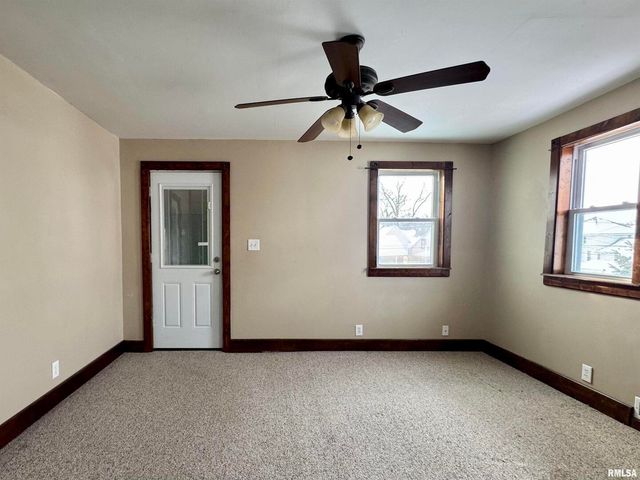 609 5TH Avenue S, Clinton, IA 52732