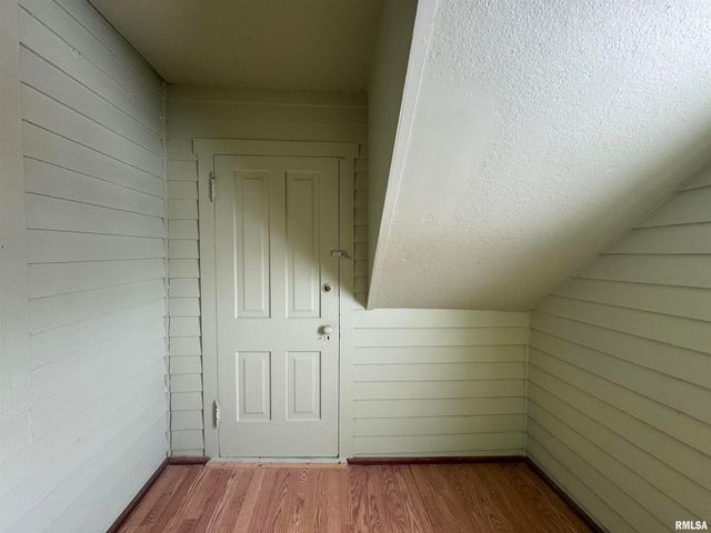 609 5TH Avenue S, Clinton, IA 52732