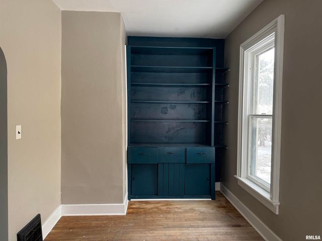 609 5TH Avenue S, Clinton, IA 52732