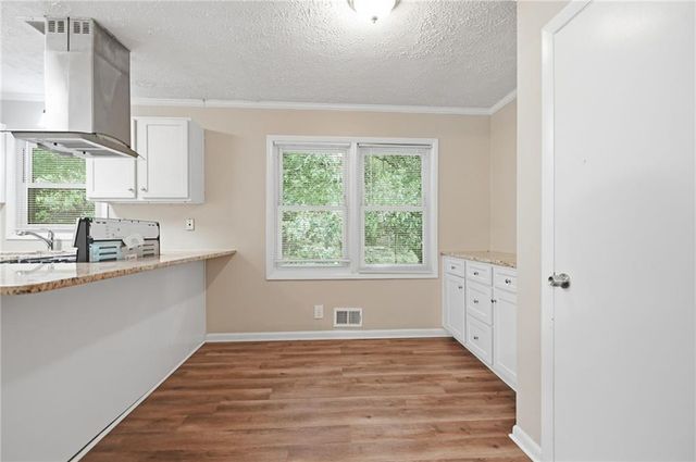 928 Magna Carta Drive NW, Atlanta, GA 30318