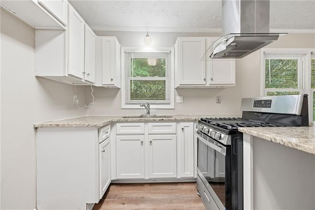 928 Magna Carta Drive NW, Atlanta, GA 30318