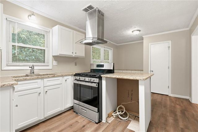928 Magna Carta Drive NW, Atlanta, GA 30318