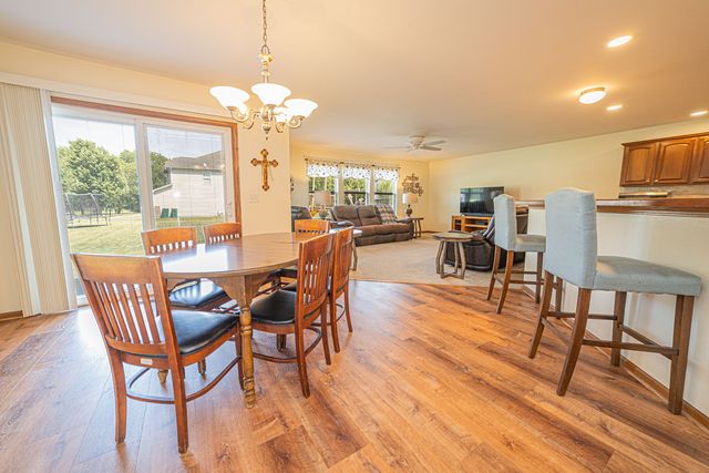 24207 Cedar Creek Lane, Plainfield, IL 60586