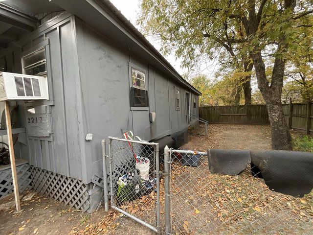 2215 E 11th St, Texarkana, AR 71854