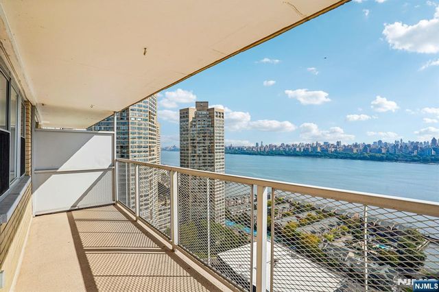 6600 Boulevard East 17 N, West New York, NJ 07093