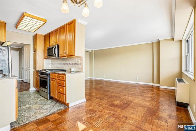 6600 Boulevard East 17 N, West New York, NJ 07093