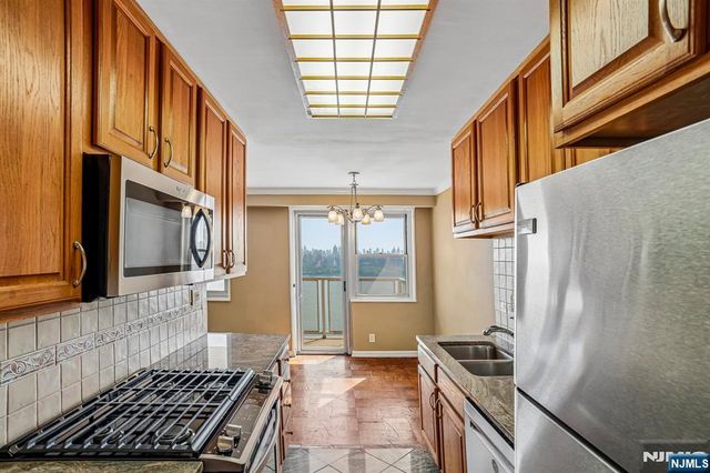 6600 Boulevard East 17 N, West New York, NJ 07093