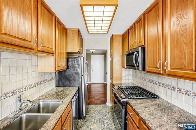 6600 Boulevard East 17 N, West New York, NJ 07093