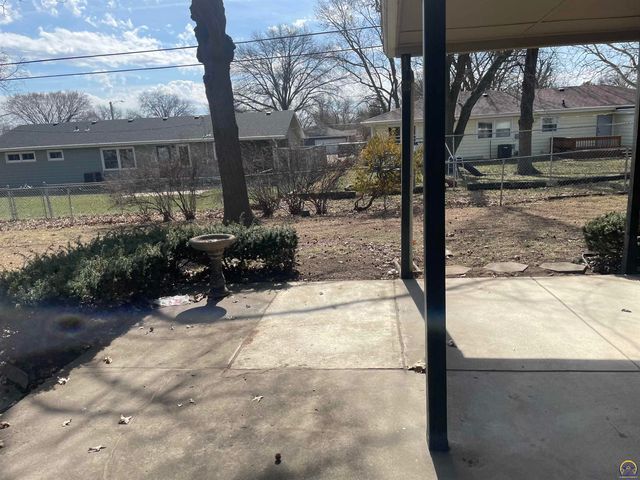 5313 SW 23rd TER, Topeka, KS 66614