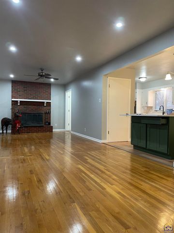 5313 SW 23rd TER, Topeka, KS 66614