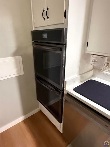 5313 SW 23rd TER, Topeka, KS 66614