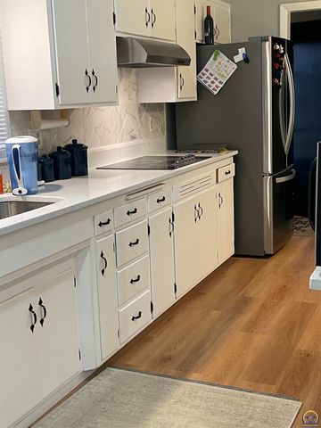 5313 SW 23rd TER, Topeka, KS 66614