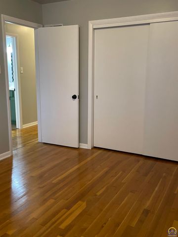 5313 SW 23rd TER, Topeka, KS 66614