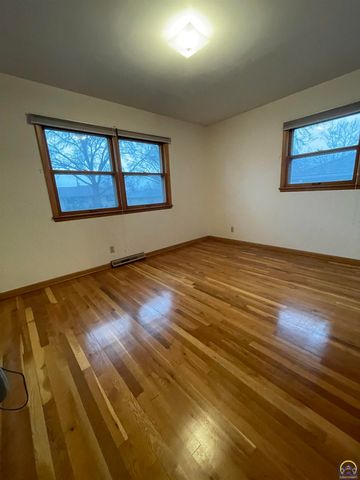 5313 SW 23rd TER, Topeka, KS 66614