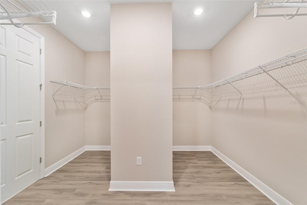 Image 30 of property listing at 10071 SW 82ND PLACE ROAD, Ocala, FL 34481