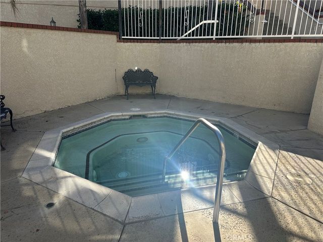 201 Laurel 6, Brea, CA 92821