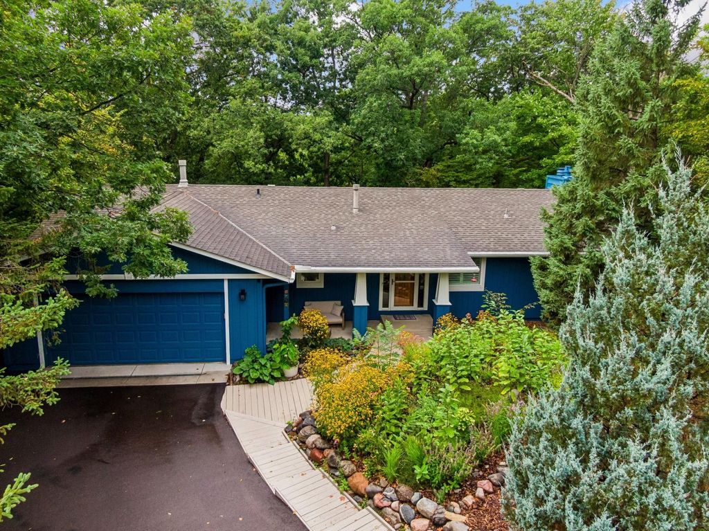 8756 Walton Oaks Drive, Bloomington, MN 55438 — photo 2