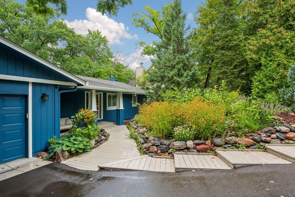 8756 Walton Oaks Drive, Bloomington, MN 55438 — photo 3