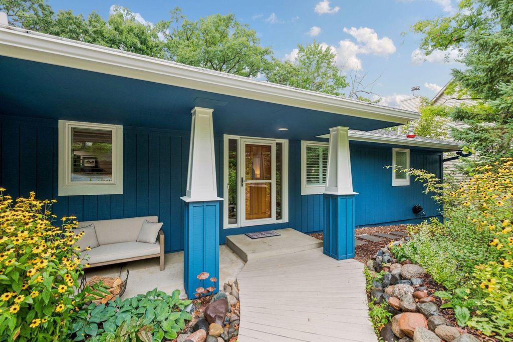8756 Walton Oaks Drive, Bloomington, MN 55438 — photo 4