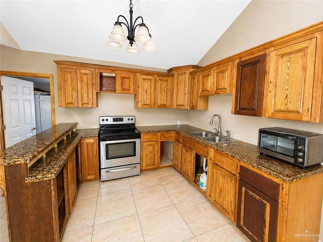 604 W Caffery Avenue, Pharr, TX 78577