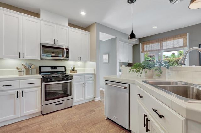 2930 Cardinal Dr, Lincoln, CA 95648