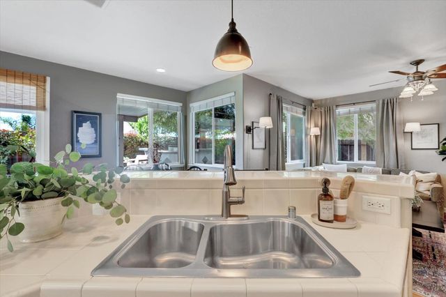 2930 Cardinal Dr, Lincoln, CA 95648