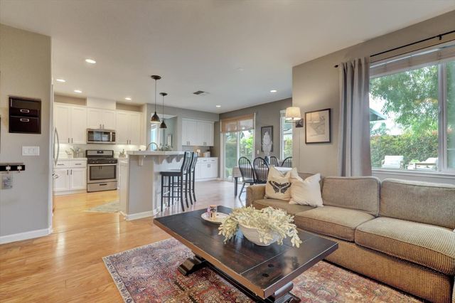 2930 Cardinal Dr, Lincoln, CA 95648