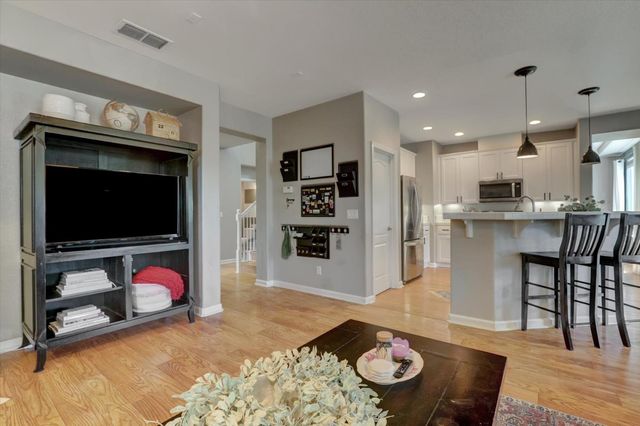 2930 Cardinal Dr, Lincoln, CA 95648