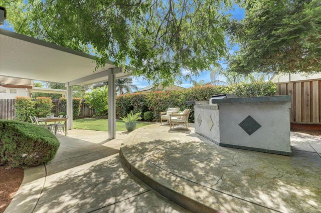 2930 Cardinal Dr, Lincoln, CA 95648