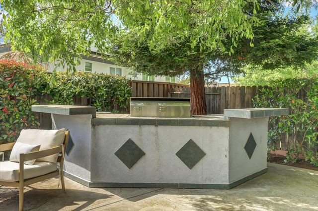 2930 Cardinal Dr, Lincoln, CA 95648