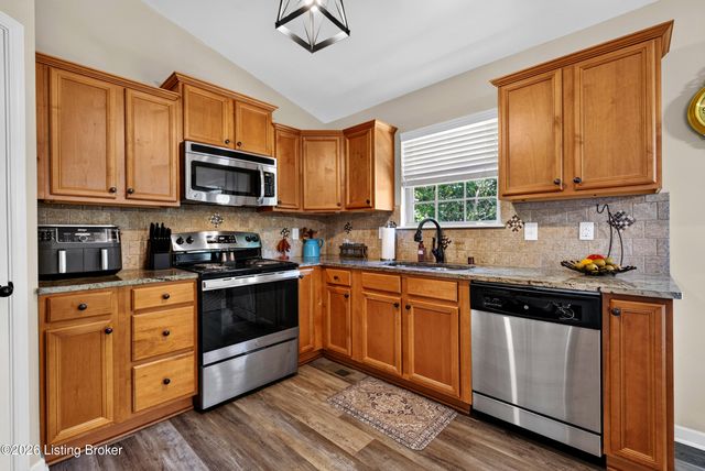 116 Vineland Parkway Dr, Vine Grove, KY 40175