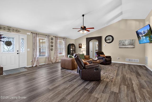 116 Vineland Parkway Dr, Vine Grove, KY 40175