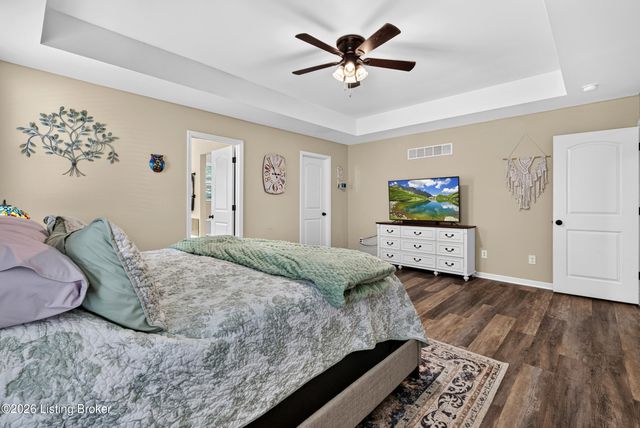 116 Vineland Parkway Dr, Vine Grove, KY 40175