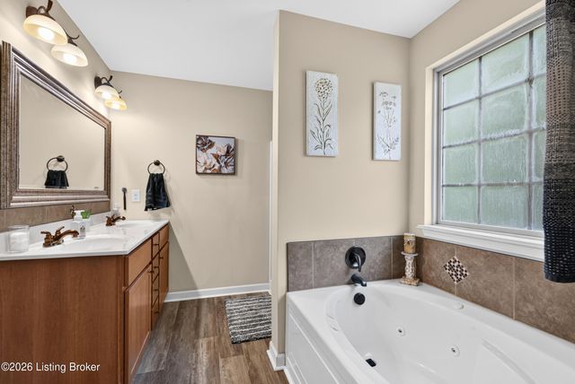 116 Vineland Parkway Dr, Vine Grove, KY 40175