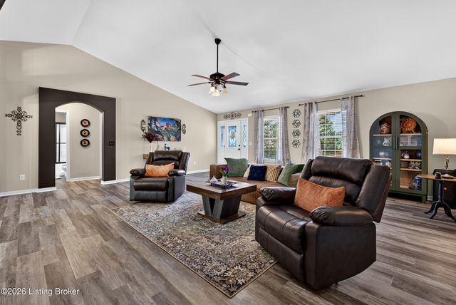 116 Vineland Parkway Dr, Vine Grove, KY 40175