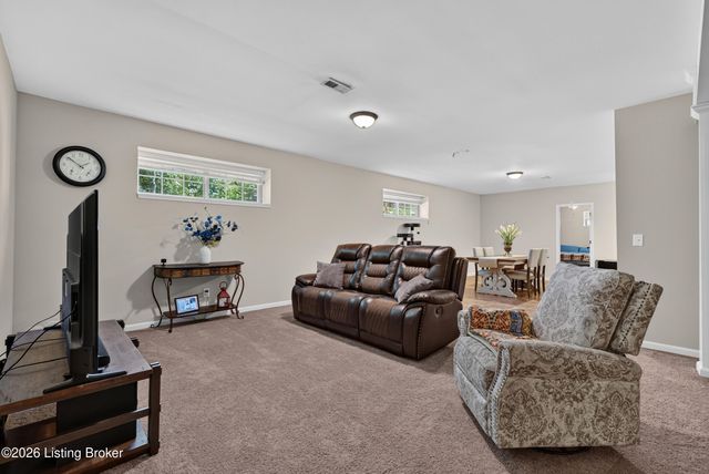 116 Vineland Parkway Dr, Vine Grove, KY 40175