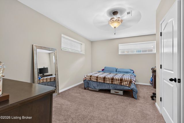 116 Vineland Parkway Dr, Vine Grove, KY 40175