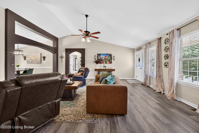 116 Vineland Parkway Dr, Vine Grove, KY 40175