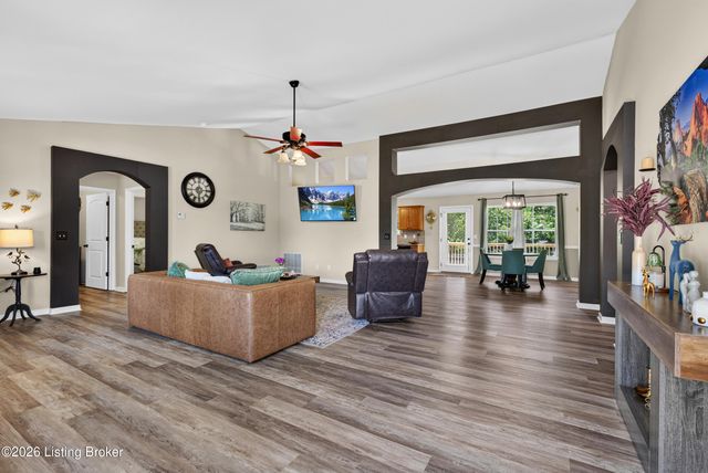 116 Vineland Parkway Dr, Vine Grove, KY 40175