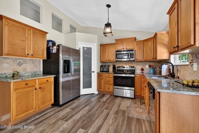 116 Vineland Parkway Dr, Vine Grove, KY 40175