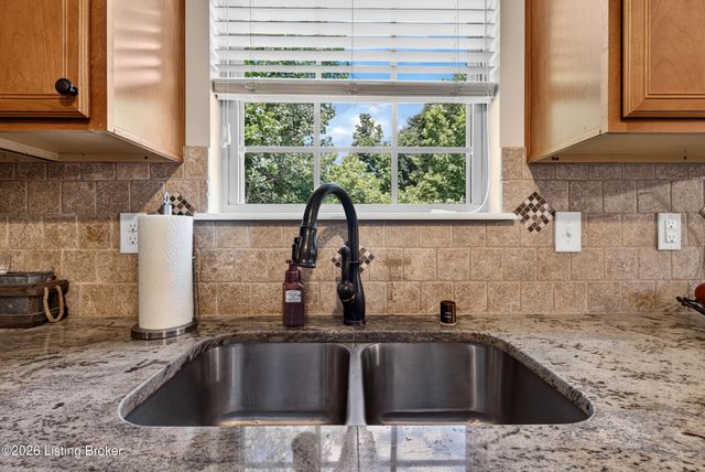 116 Vineland Parkway Dr, Vine Grove, KY 40175