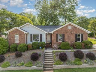 2 Brandywine Circle, Greensboro, NC 27409